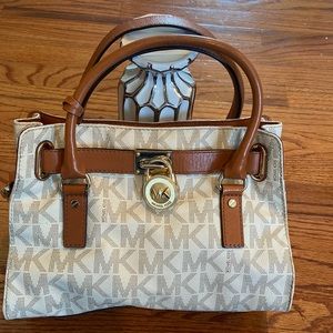 Michael Kors Hamilton Vanilla Satchel bag.